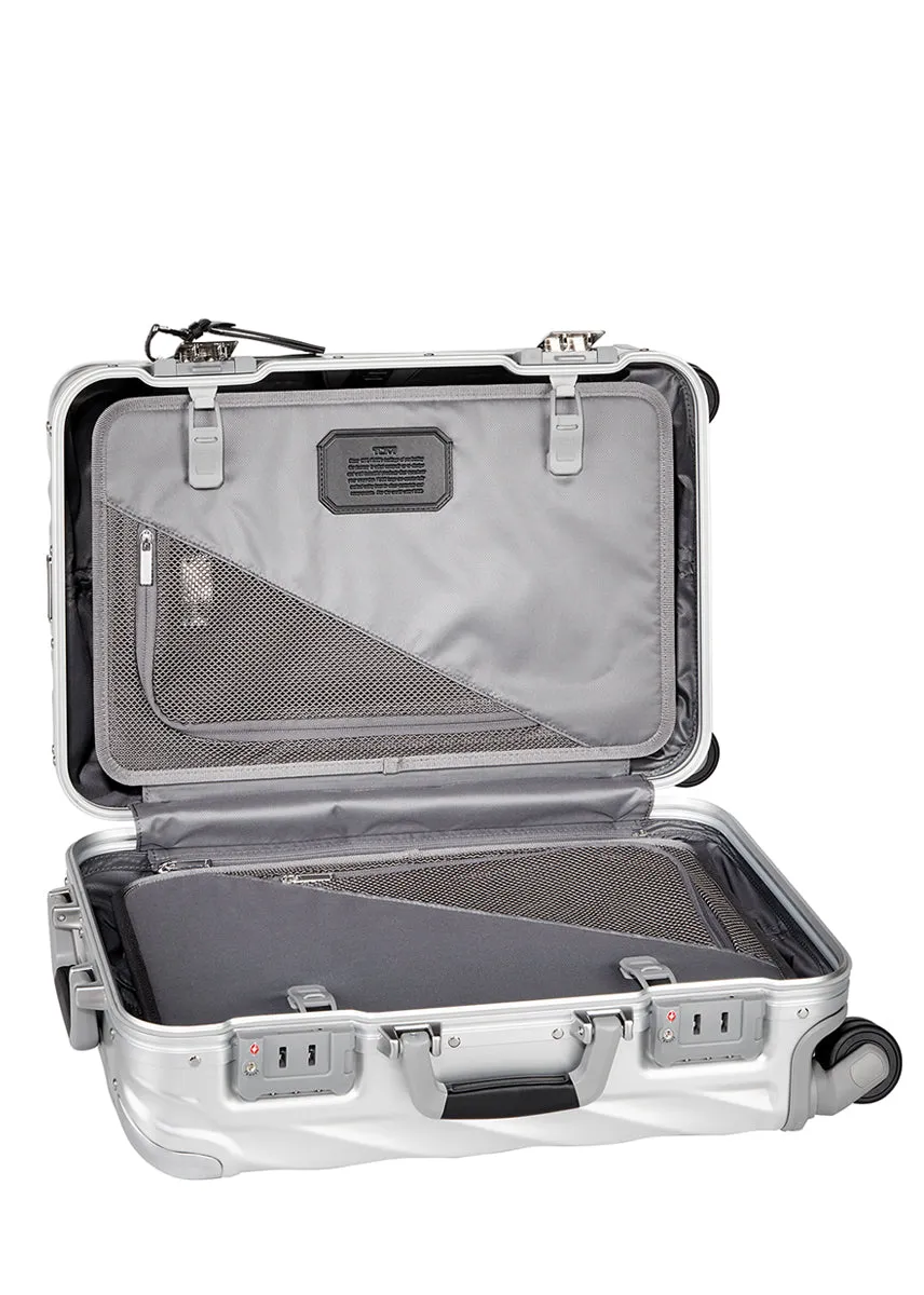 19 Degree Aluminium International Carry-On - Silver