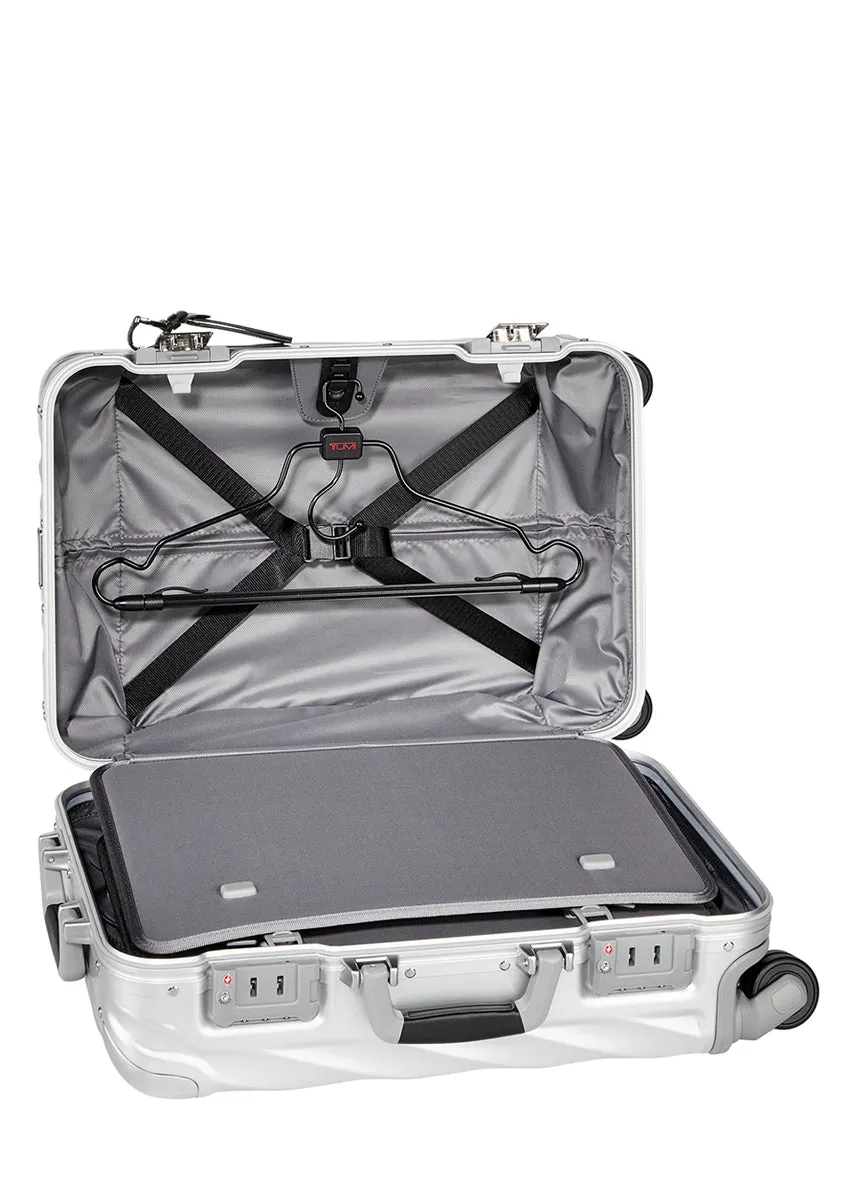 19 Degree Aluminium International Carry-On - Silver