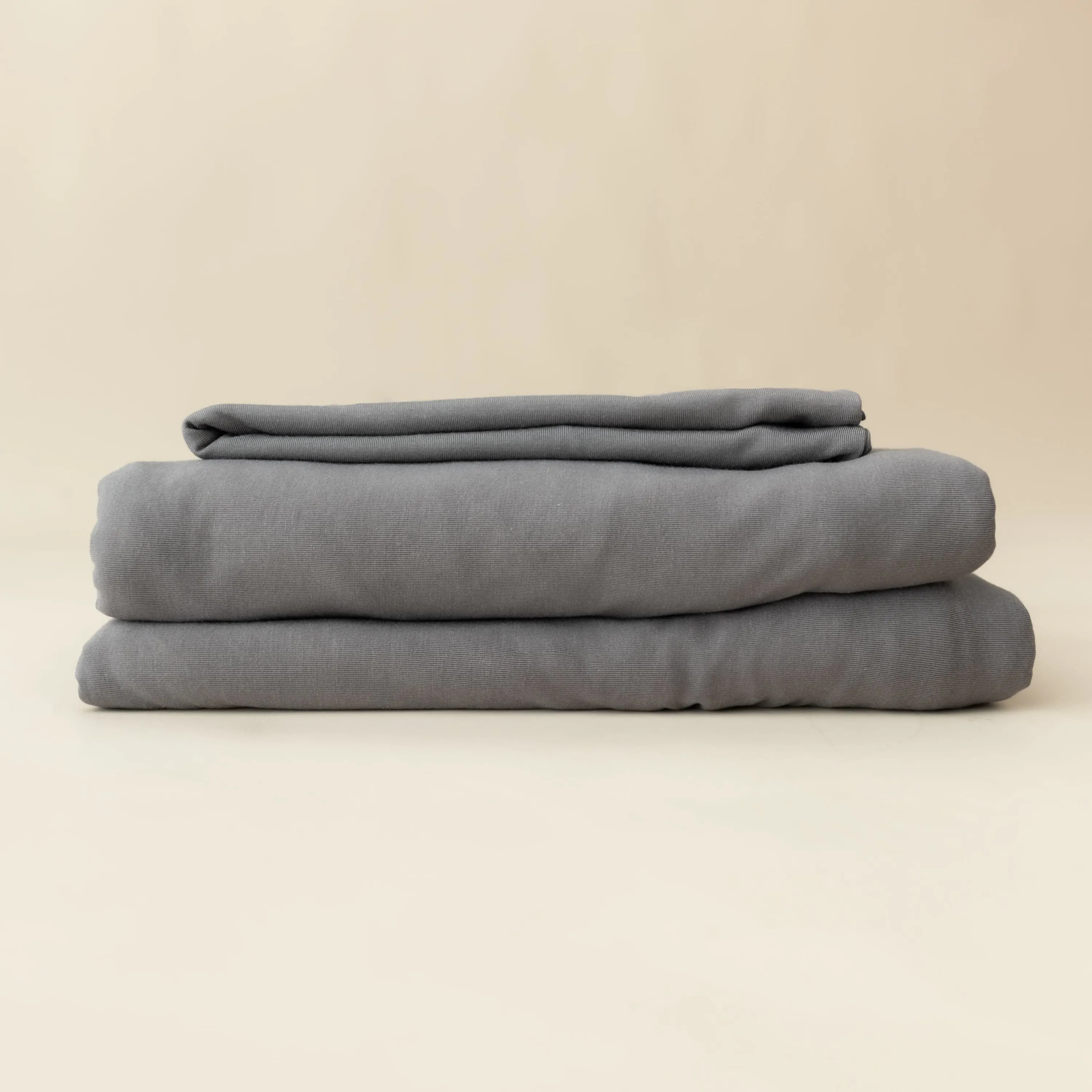 Fitted Sheet with Pillowcases in Charcoal